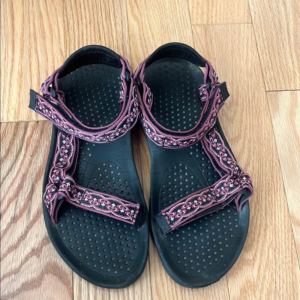Teva Hurricane Sandals Size 9 Black and Pink